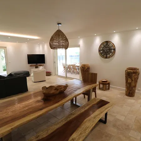 Апартаменты Magnifique Rez De Jardin A 150 M De La *