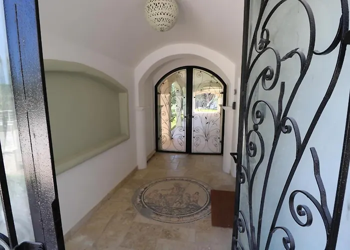 Magnifique Rez De Jardin A 150 M De La