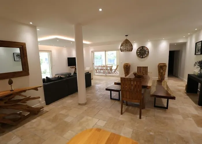 Magnifique Rez De Jardin A 150 M De La アパート *