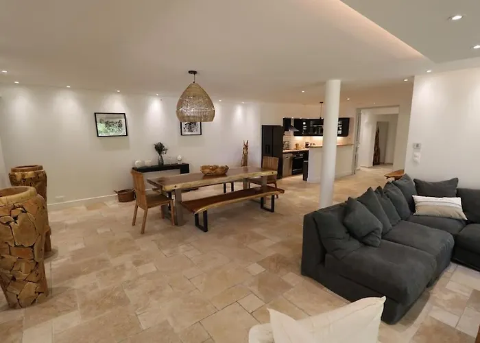 Magnifique Rez De Jardin A 150 M De La Daire Sainte-Maxime