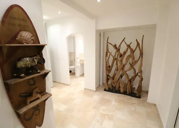 Magnifique Rez De Jardin A 150 M De La サント・マキシム